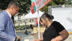 БСП иска търговските вериги да изкупуват определен процент от местното