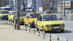 Разглеждат данъка и цените за таксиметров превоз