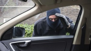 Прибраха майстор разпродал на части колата на клиент в Шумен