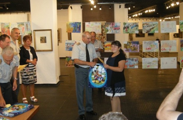 Наградиха призьорите в конкурса за детска рисунка „С очите си видях бедата