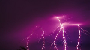 Откроиха найдългата и найпродължителната мълния