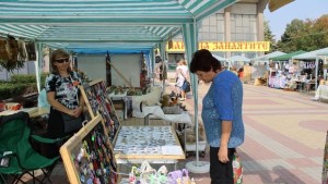 С песни и хора продължава Панаирът на занаятите в Димитровград