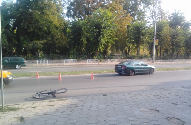 Блъснаха дете с колело на Руския паметник в Шумен