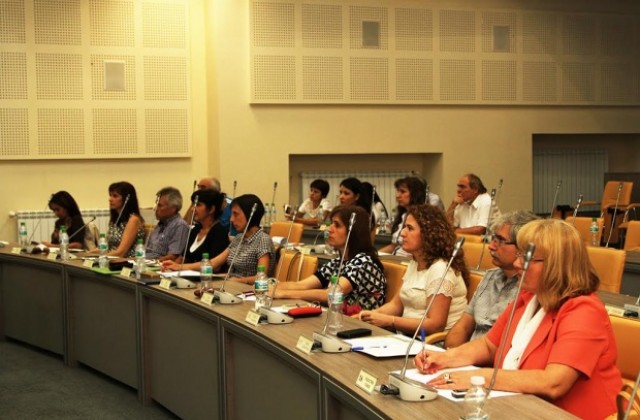 Секретари на общини дискутираха в Стара Загора провеждането на избори и референдум в едно