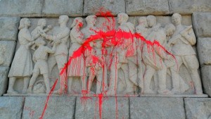 Заличиха драсканици от Альоша и от терасата на езерото с