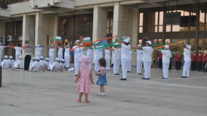 Шарено хоро се изви в центъра на Русе