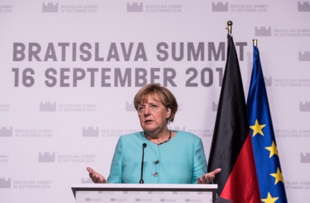 Меркел предпочита вече да не ползва фразата Ще се справим за бежанската криза
