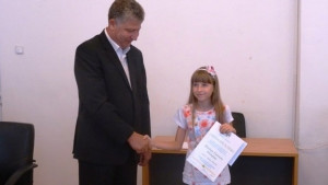 Близо 8000 лева за стипендии от община Тунджа