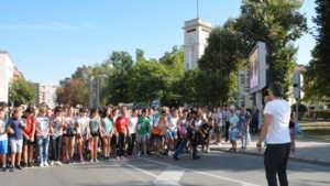 Таня Христова Нела Рачевиц и Георги Маринов начело на шествието