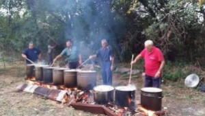 Над 200 души се събраха на курбан в Саранско