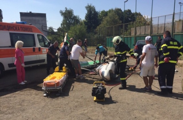 Двама загинаха при падане на делтапланер в Казанлък (СНИМКИ)