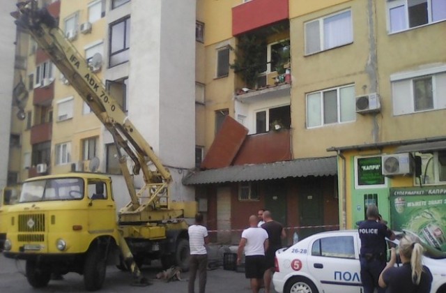 Парапет на тераса падна в Димитровград, рани работник