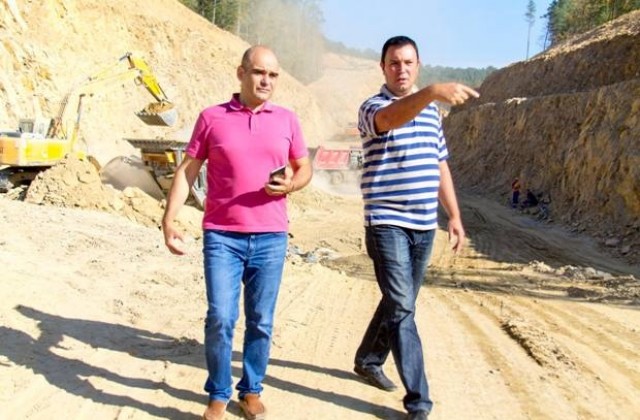 Николай Сираков отбелязал напредък при строителството на обходния път към тунела под Шипка