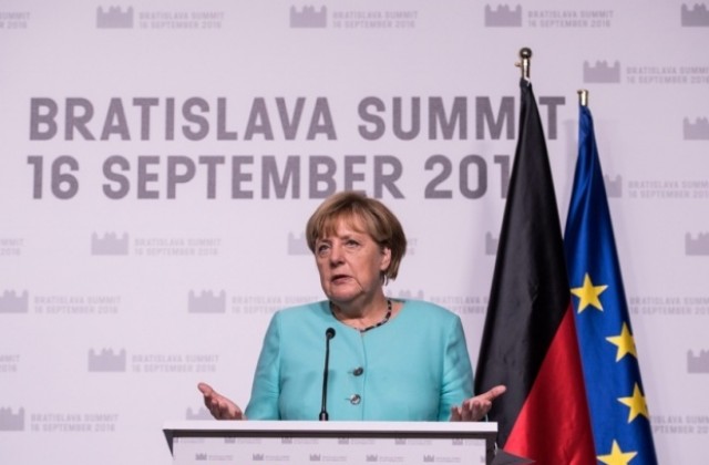 Партията на Меркел понесе тежък удар на изборите в Берлин