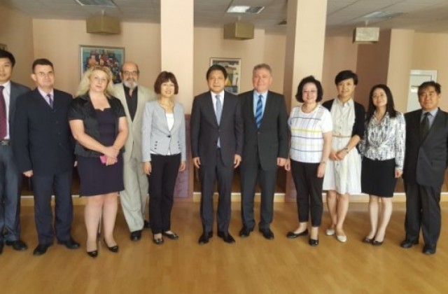 ЮЗУ подписа договор за сътрудничество с Пекинския университет за чужди езици