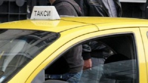 Пребиха таксиметров шофьор заради клиентка