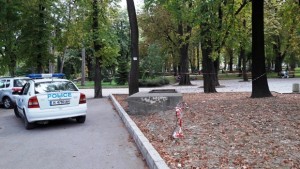 Деца паднаха в шахта в Градската градина в Шумен СНИМКИ