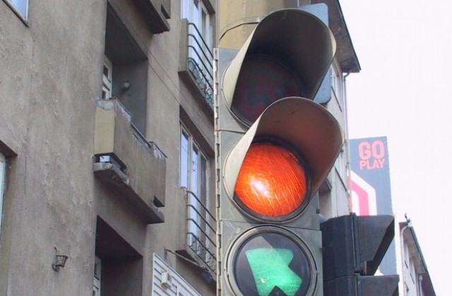 Историята на светофара и защо зелено означава “премини”