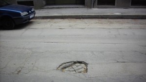 Кметът поиска още 324 000 за изкърпване на улици съветниците