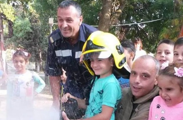 Седмица на пожарната безопасност отбелязаха в Гулянци
