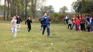 Над 60 деца от село Мадара участваха в крос за