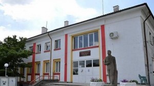 33 години град чества днес Меричлери
