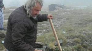 Македонец разби българска паметна плоча