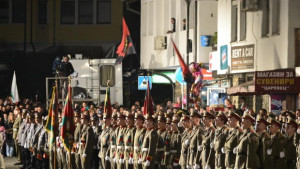 Строеви хватки заря и спектакълът Царевград Търнов Звук и светлина