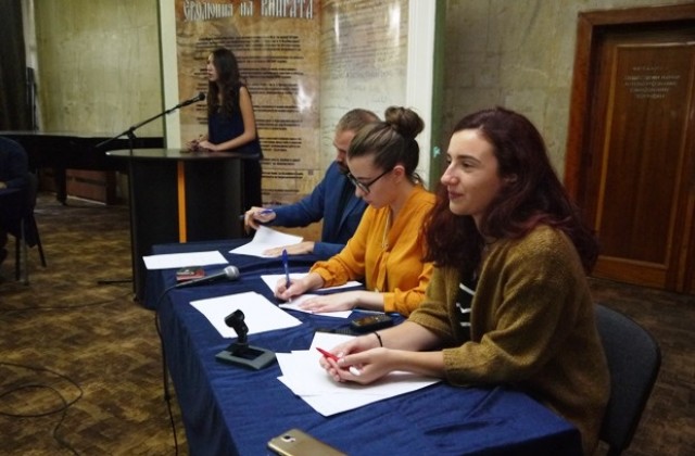 Kнигите и четенето дадоха старт на националното състезание по дебати в Шумен