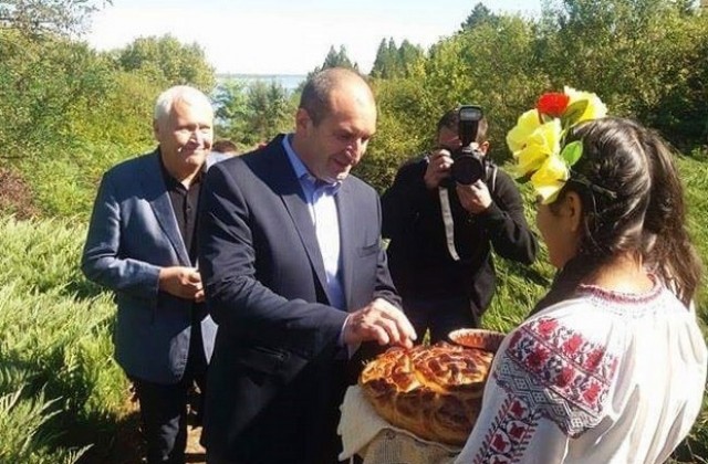 Ген. Румен Радев участва в честването на Септемврийското въстание в Байкал