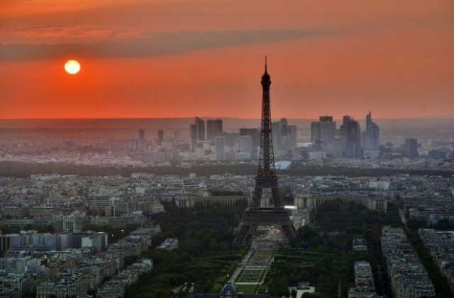 Туристи и парижани се насладиха на Един ден без коли в Париж
