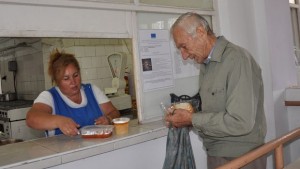 Осигуряват тoпъл обяд за нуждаещи се