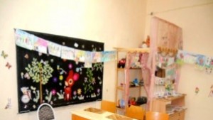 Дарителска кампания събира мебели за помощното училище