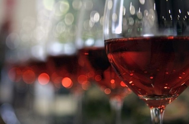Търсят се доброволци за тестването на ползите от червеното вино