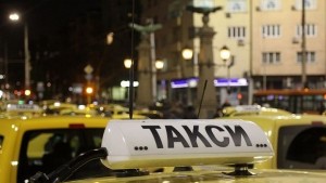 Таксиметрови шофьори протестираха срещу високия годишен налог