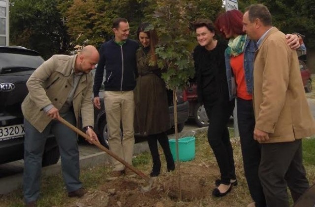 Артисти от Операта засадиха дръвчета