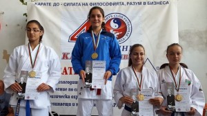 С 19 медала Петромакс превзе Международния турнир по карате в