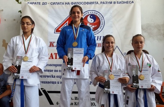 С 19 медала, Петромакс превзе Международния турнир по карате в Плевен