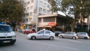 Обраха инкасоавтомобил пред трезора на банка в центъра на Плевен