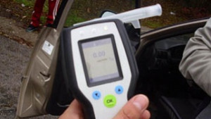 20годишен пил и дрогиран шофьор засякоха полицаите на околовръстното