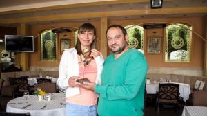 Златна роза за рождения ден на Мирела Демирева от президента