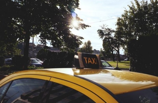 Такситата в София недоволстват заради годишния данък