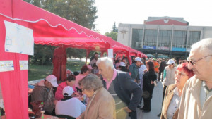 С базар на открито в Търговище започна фестивалът за хора