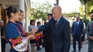 Симеон Сакскобургготски на молебен и изложба в Симитли