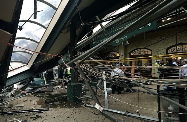 Влак се вряза в гара в Ню Джърси, има загинали и десетки ранени (ВИДЕО/СНИМКИ)