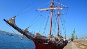 Първите ветроходи от Тол шипс вече са във Варна СНИМКИ