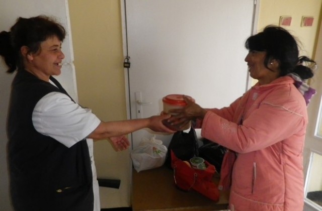 Осигуряват топъл обяд на нуждаещи се в община Болярово