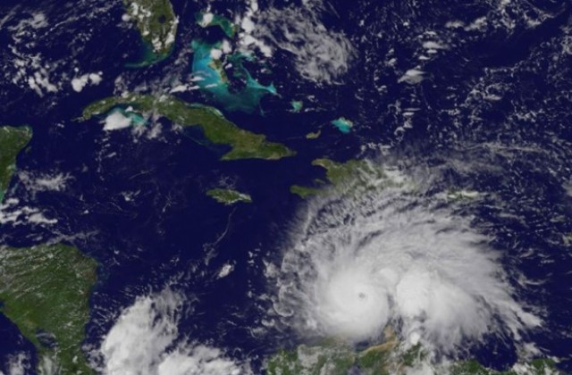 Мощен ураган заплашва Карибите, Матю носи ветрове със скорост 260 км/ч