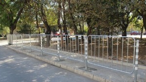 Оградиха парка в Прослав