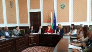 Топъл обяд за 3000 души в Сливенско